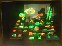 Fluorescent minerals, Smithsonian National Museum of Natural History